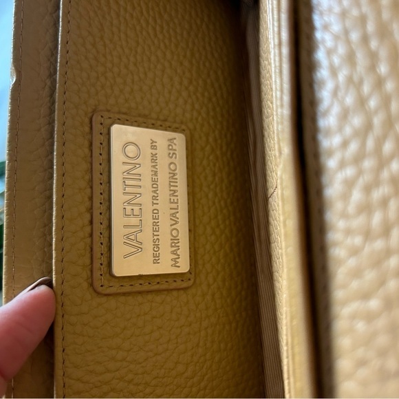 VALENTINO BY MARIO VALENTINO
Juniper Dollaro Pebbled Leather Wallet On Chain - Picture 9 of 9